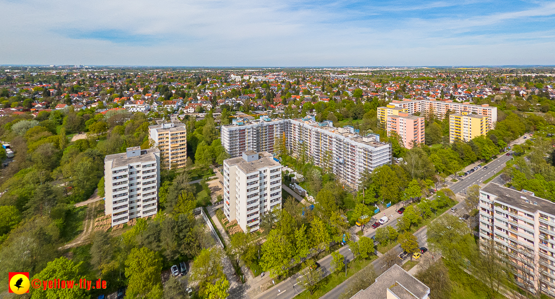 04.05.2023 - Luftbilder von der Fassadensanierung am Karl-Marx-Ring 11-21 in Neuperlach